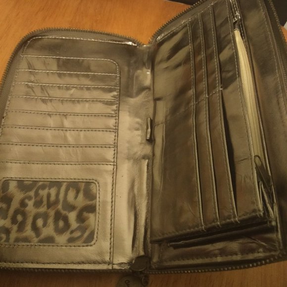 Carlos G Wallet - Picture 14 of 14